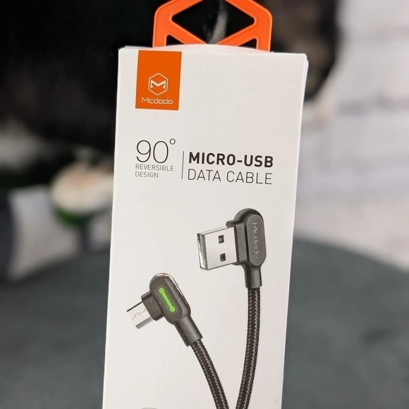 90° reversible USB-A to micro USB 10' (3m) cord, illuminated black fabric - Picture 3 of 7